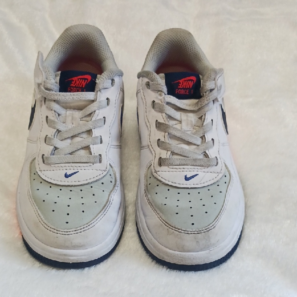 Nike Kids White and Gray Sneakers with Blue Accents